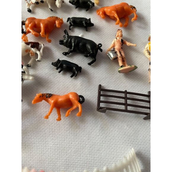 Vintage Farm tiny Animal & Figures Toy Set With Fencing - Picture 7 of 7